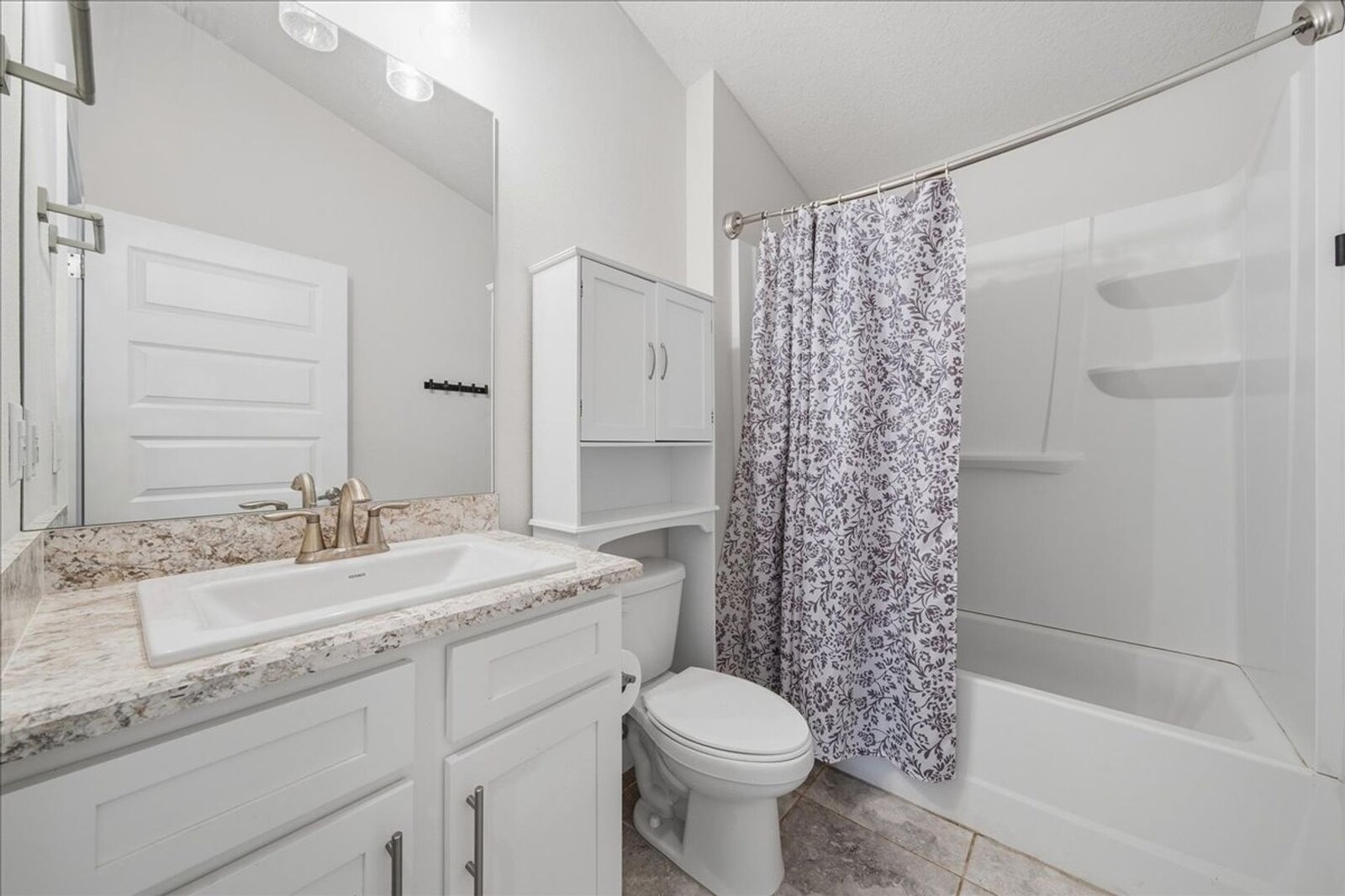 Second full bath at 1261 Tupelo Cir