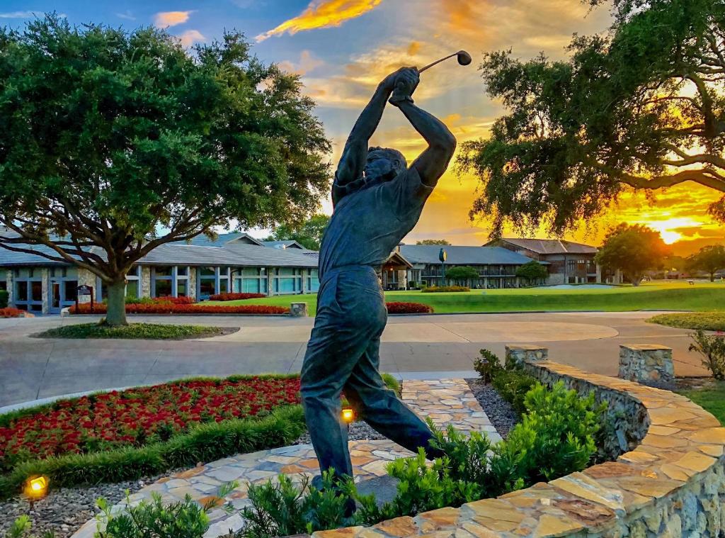 Arnold Palmer statue at Bay Hill Club & Lodge in Bay Hill, Dr. Phillips, Orlando FL