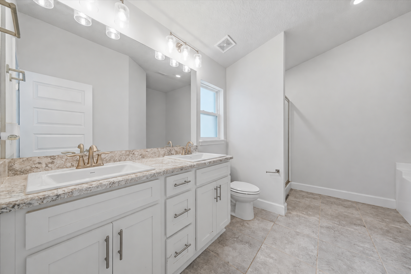Primary bath vanity at 1261 Tupelo Cir