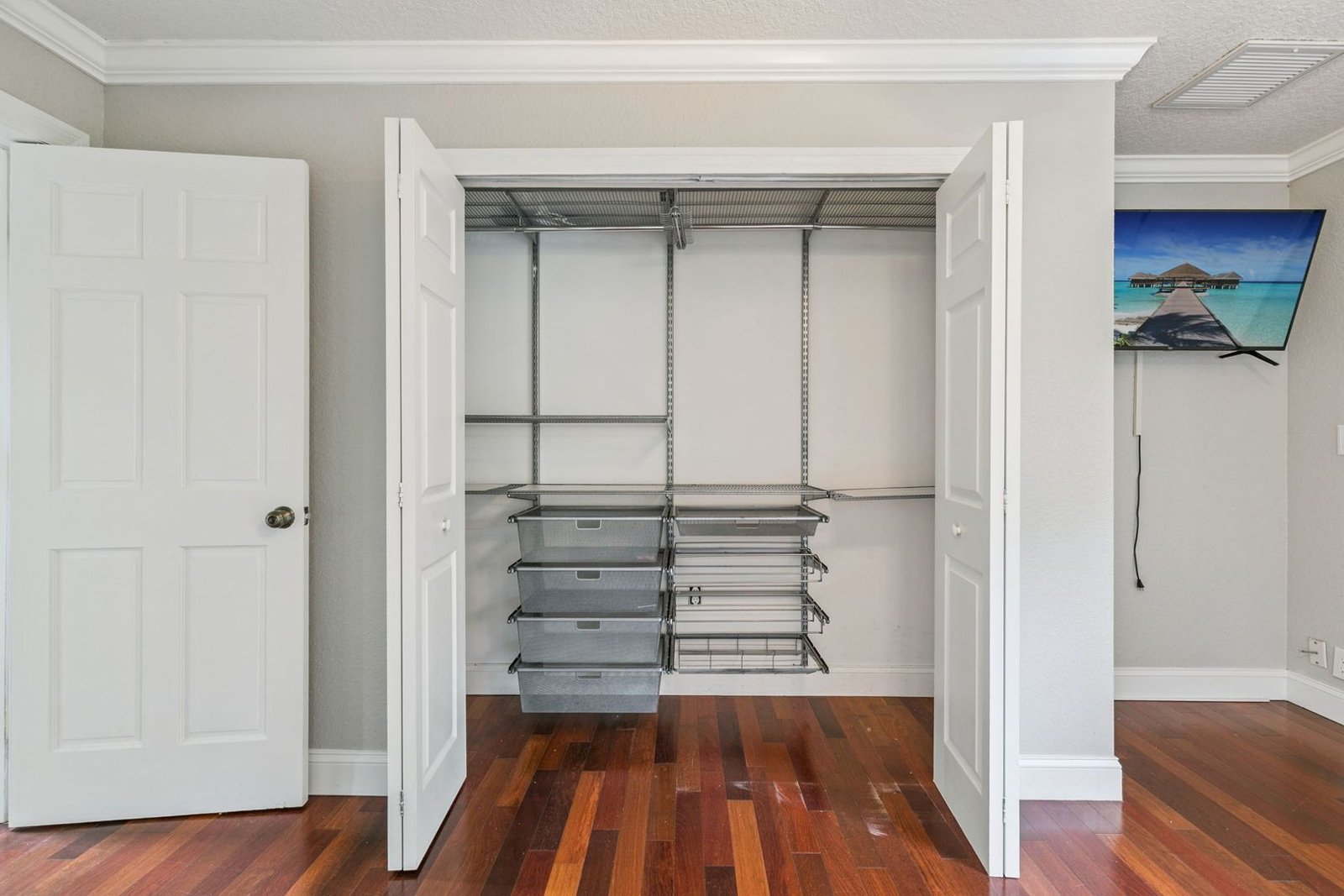 Closet with built-in organizer system