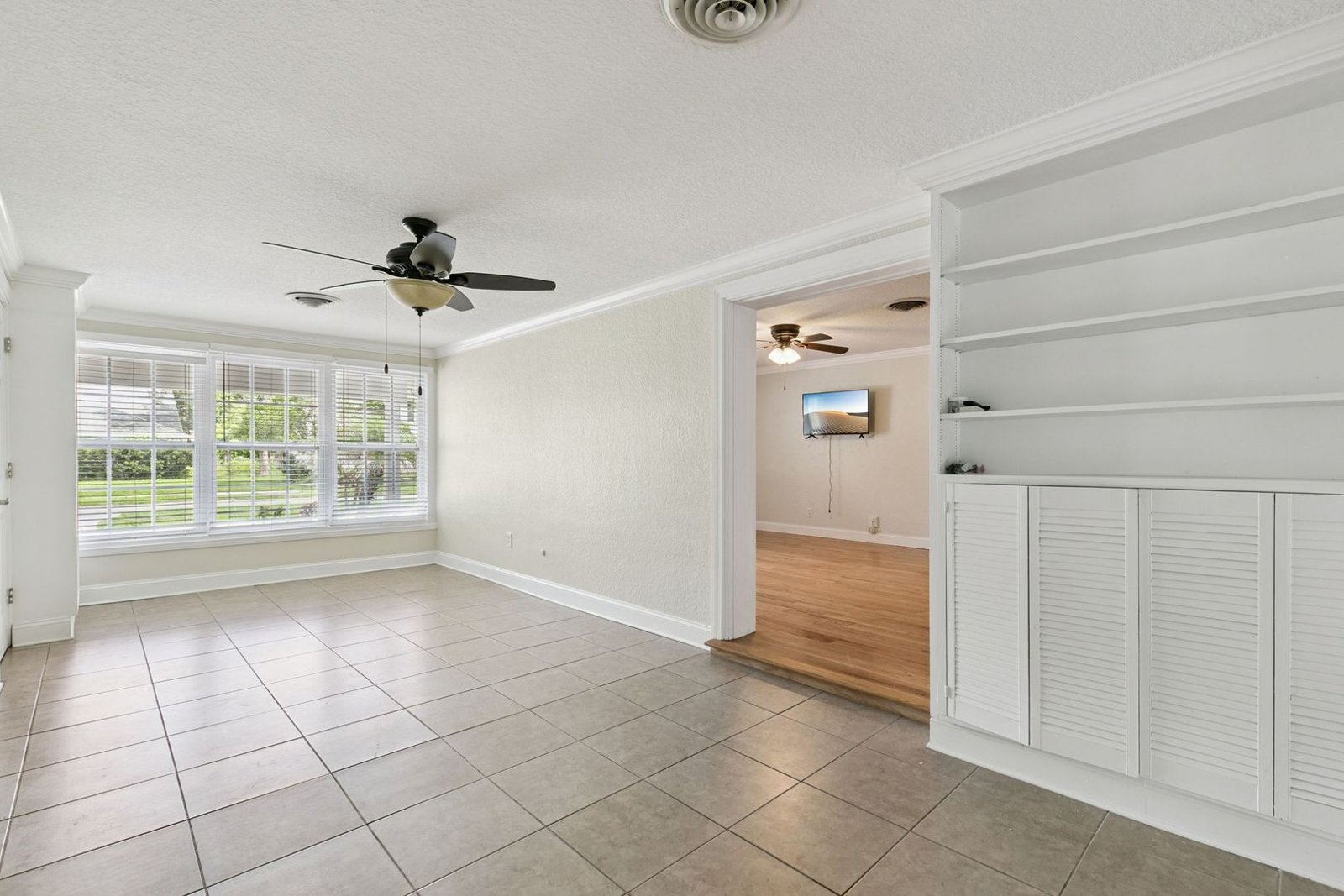 Oversized tiled flex room with golf course views, ideal for a home office or studio