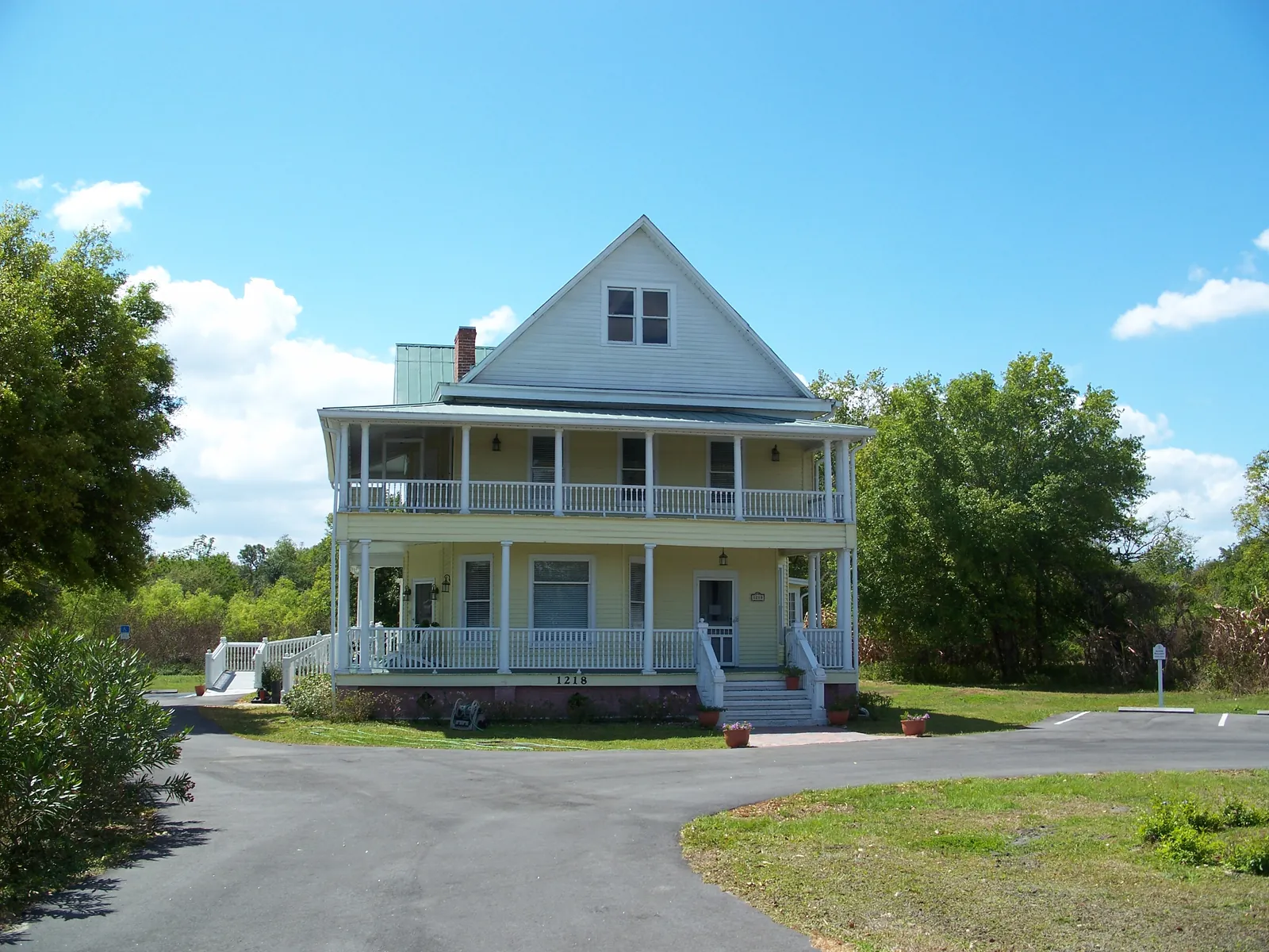 The historic Edge House with wraparound porches in downtown Groveland FL